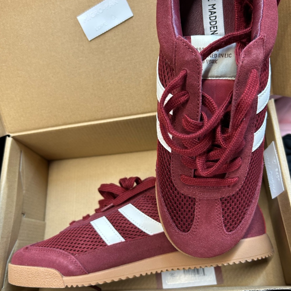 Ladies size 10 Steve Madden Burgundy Mesh & Suede Sneakers with White Stripes